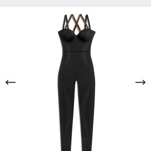 🚨IVY PARK CATSUIT L